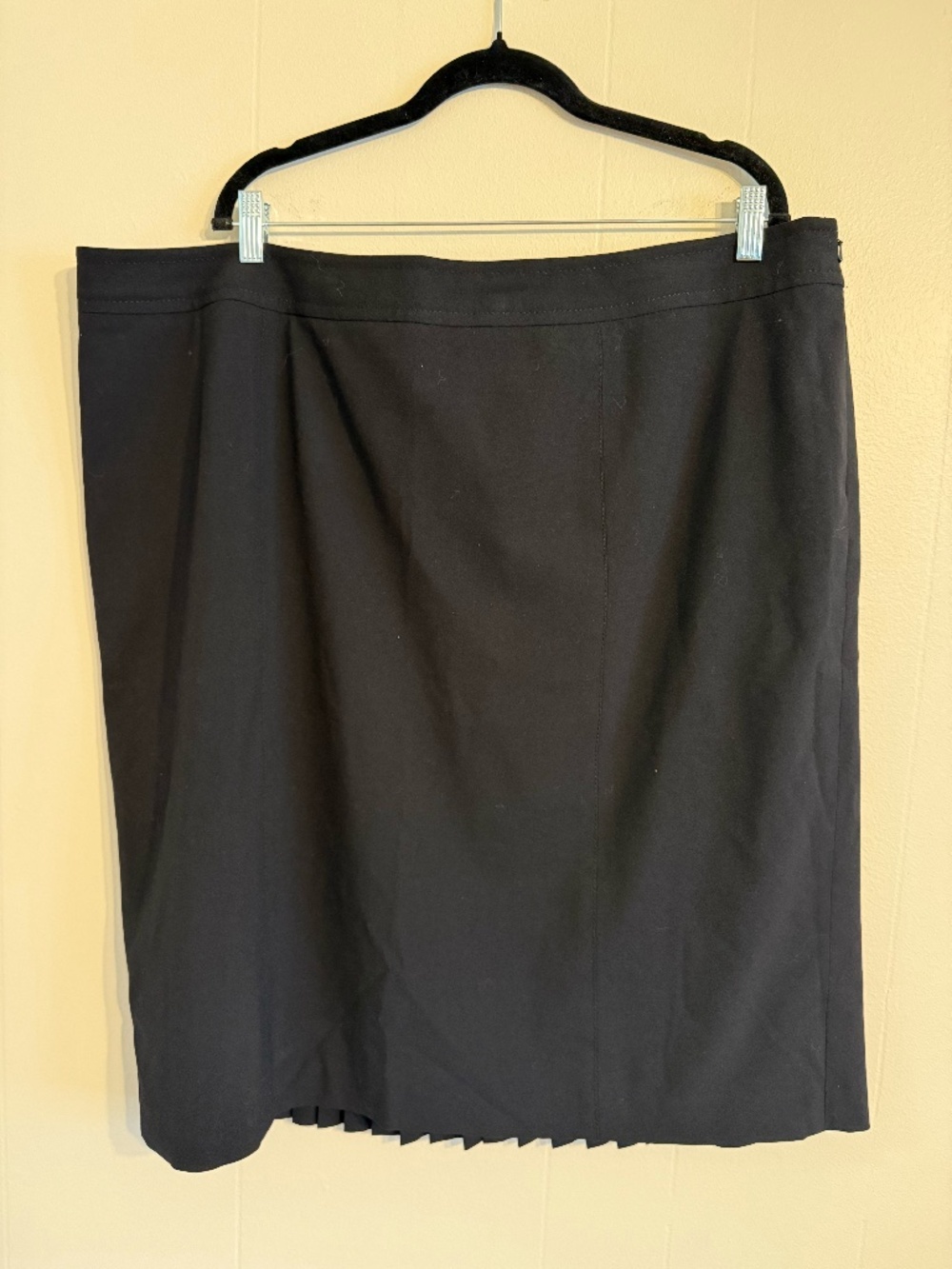 Women's Semantiks Fully Lined Black Skirt Side Zip, Size 22W Pleated Detail/Back
